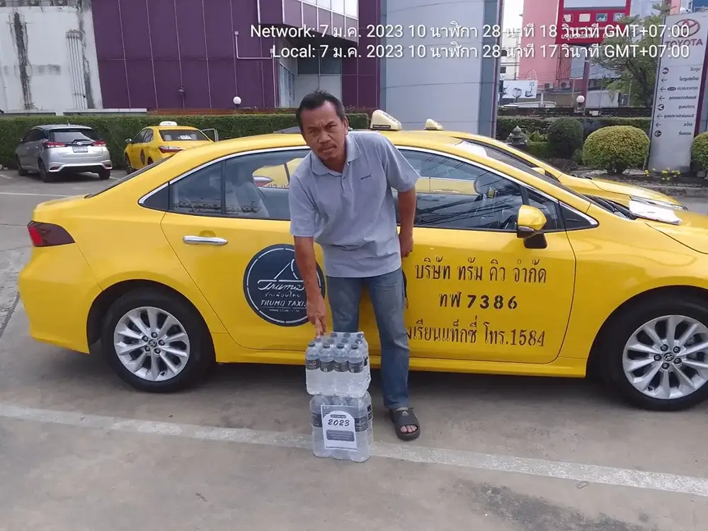ทรัม แท็กซี่มอบน้ำดื่มทรัมให้แก่คนขับเนื่องในเทศกาลปีใหม่ 2023